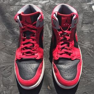 Jordan 1 Mid Fire Red Size 11.5